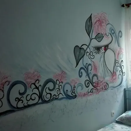 Budget Near Metro! *